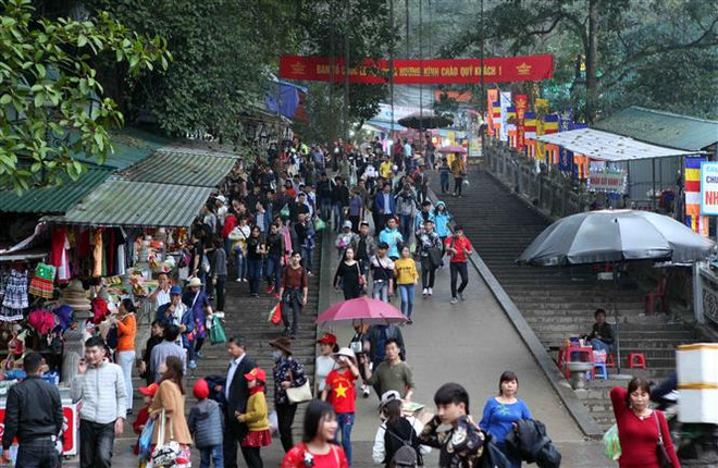 Các cửa hàng không treo móc thịt trong khu vực lễ hội chùa Hương ảnh 1