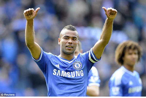 Cole không còn tim được chỗ đứng tại Chelsea. (Nguồn: Reuters) Chuyển nhượng ngày 22/5: Liverpool kì kèo, M.U nhận tin dữ ảnh 2