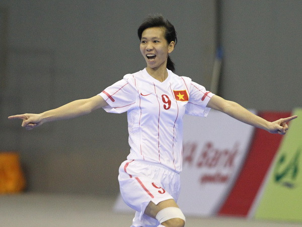 Tuyển futsal nữ Việt Nam "vùi dập" chủ nhà trong ngày ra quân ảnh 1