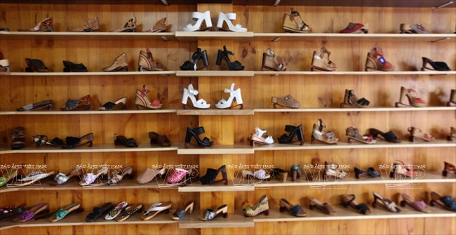 Trải qua nhiều thăng trầm, guốc mộc Bình Nhâm xuất ngoại ảnh 10