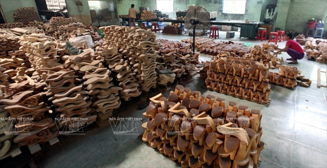 Trải qua nhiều thăng trầm, guốc mộc Bình Nhâm xuất ngoại ảnh 7