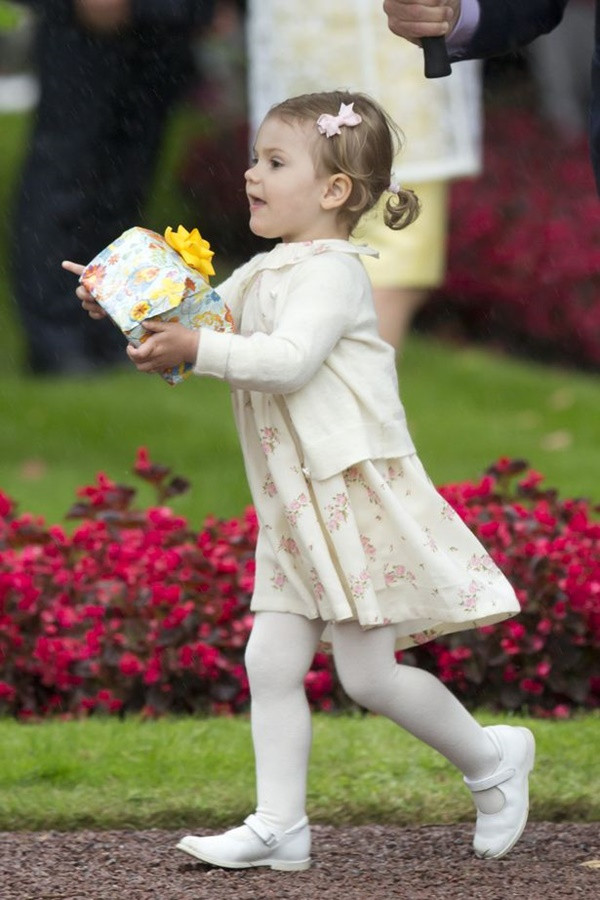 Các công chúa, hoàng tử bé "đốn tim" các tín đồ thời trang ảnh 7