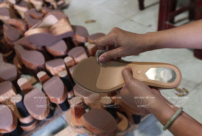 Trải qua nhiều thăng trầm, guốc mộc Bình Nhâm xuất ngoại ảnh 8