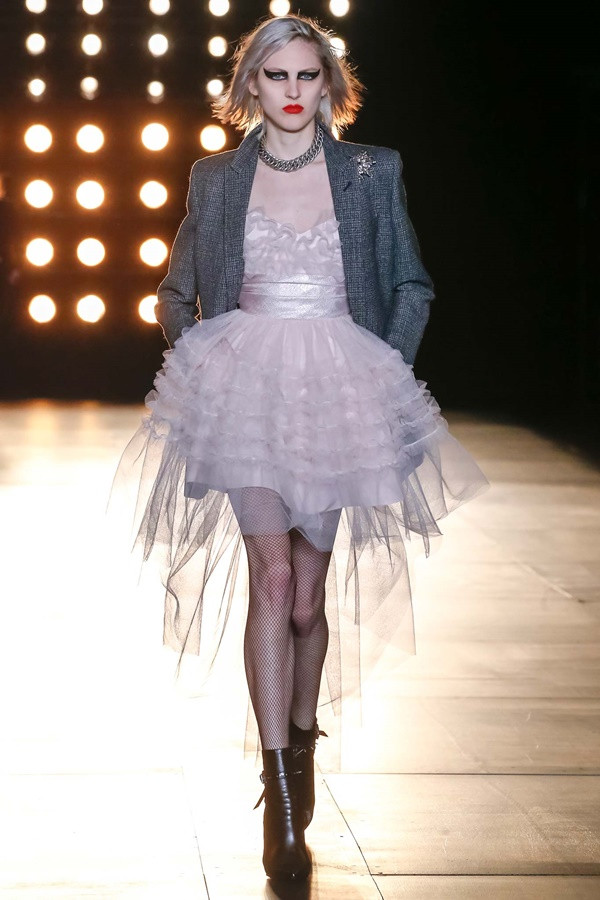 Mùa mốt Thu Đông 2015-16 mang xu hướng dấu ấn mới mẻ ảnh 4