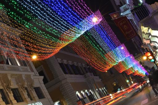 Người Italy thắt chặt hầu bao trong kỳ nghỉ Giáng sinh ảnh 1