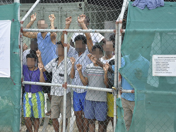 Australia sẽ lập trung tâm ở ngoài khơi cho người tị nạn ảnh 1