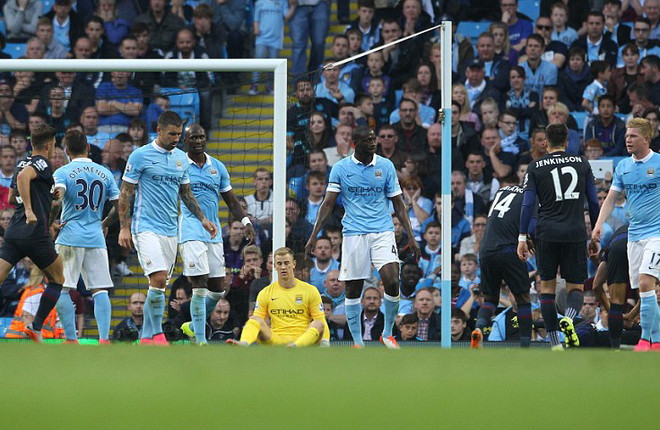 Premier League đã liên tiếp phải đón nhận "cú sốc" tại vòng 6 ảnh 1