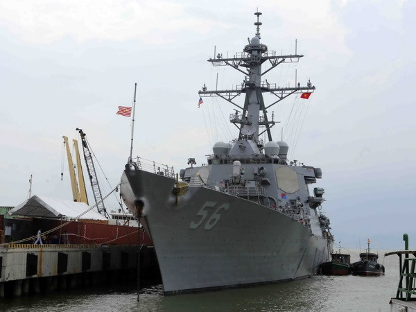 Tàu USS John S. McCain cập cảng Tiên Sa thăm hữu nghị thành phố Đà Nẵng năm 2016. (Ảnh: Trần Lê Lâm/TTXVN) Đoàn ba tàu Hải quân Hoa Kỳ đến thăm thành phố Đà Nẵng ảnh 1