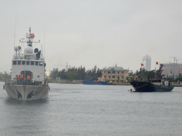 Cứu hộ kịp thời 19 ngư dân trên hai tàu cá gặp nạn trên biển ảnh 1