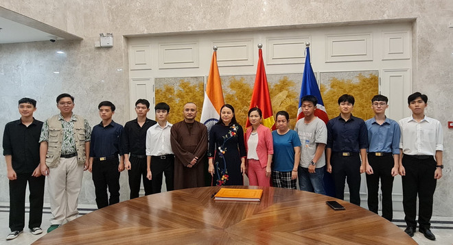 ttxvn pho_chu_tich_uy_ban_trung_uong_mttq_viet_nam_tham_va_lam_viec_tai_an_do2_resize.jpg