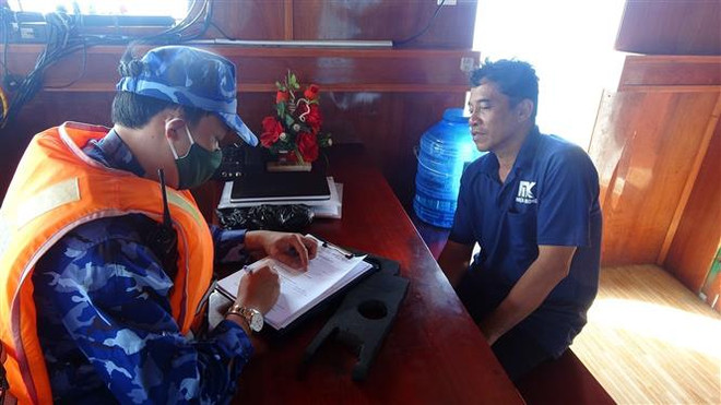 Kiên Giang: Bắt giữ 3 tàu vận chuyển dầu DO trái phép trên biển ảnh 2