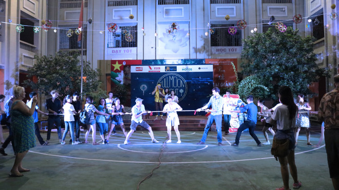 Du khách nước ngoài tái hiện Tết Trung thu cổ truyền tại Hà Nội ảnh 1