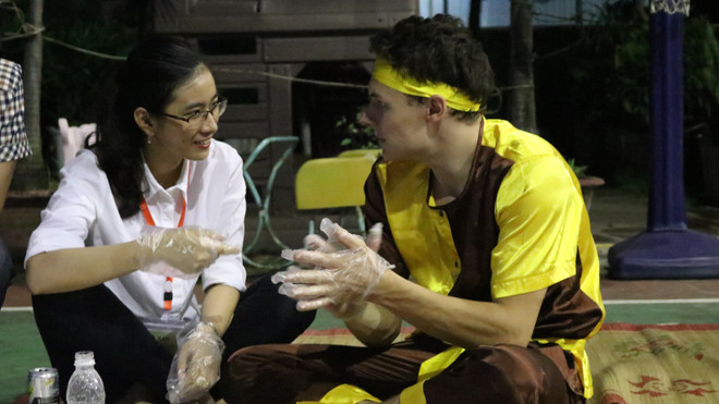 Du khách nước ngoài tái hiện Tết Trung thu cổ truyền tại Hà Nội ảnh 4