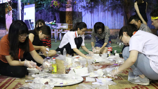 Du khách nước ngoài tái hiện Tết Trung thu cổ truyền tại Hà Nội ảnh 3