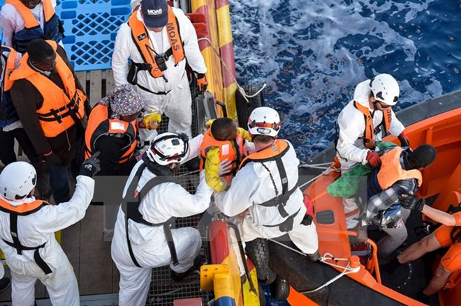 Áo sẽ triển khai quân đội tại biên giới với Italy để ngăn người di cư ảnh 1