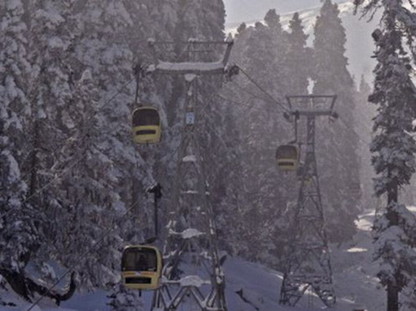 Cáp treo tại Gulmarg. (Ảnh: Getty) Tai nạn cáp treo nghiêm trọng tại Ấn Độ, 7 người thiệt mạng ảnh 1
