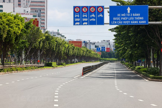 TPHCM: Lượng phương tiện lưu thông giảm 85% trong sáng 23/8 ảnh 1