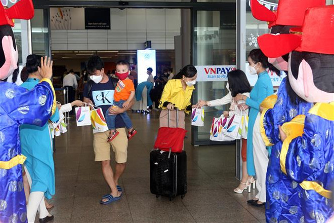 Đà Nẵng đón chuyến bay đầu tiên xông đất đầu Năm Mới 2022 ảnh 1