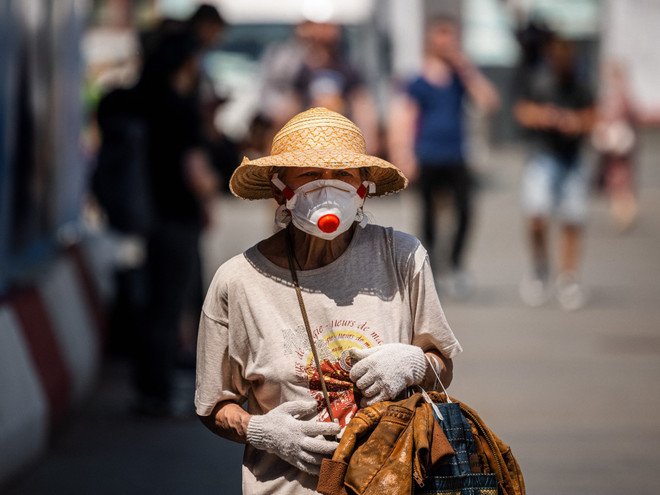 Moskva tái áp đặt làm việc tại nhà, Italy bỏ quy định đeo khẩu trang ảnh 1