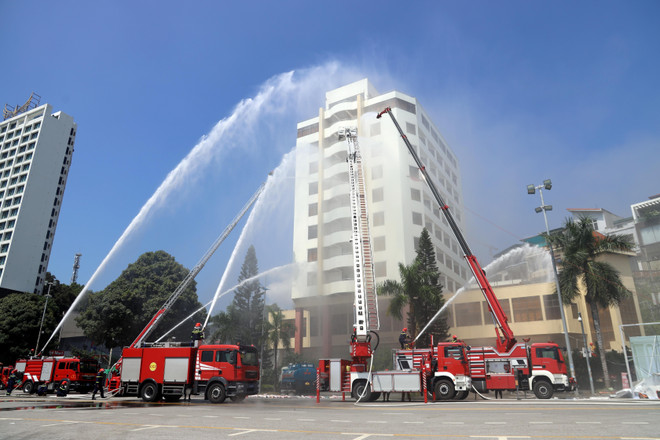 Hơn 2.000 người diễn tập phương án chữa cháy, tìm kiếm cứu nạn cấp Bộ ảnh 1