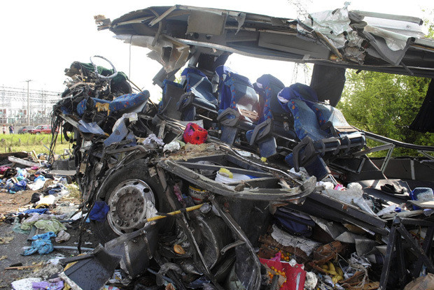 Mexico: Hai ôtô đâm nhau bốc cháy làm 20 người chết tại chỗ ảnh 1