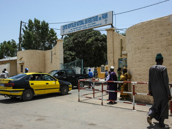 Y tá người Anh William Pooley nhiễm virus Ebola đã được xuất viện ảnh 1