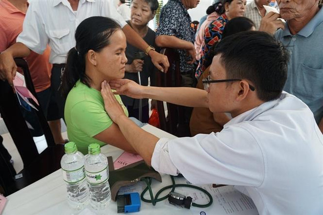 Khám sàng lọc miễn phí bệnh tiểu đường cho người dân miền Trung ảnh 1