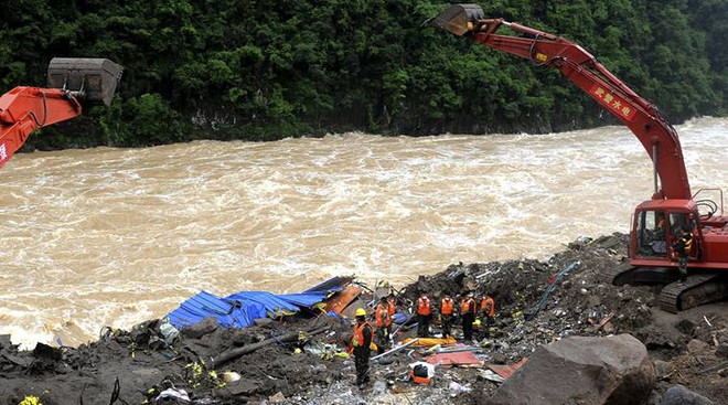 (Nguồn: AP) Mưa lớn ở Trung Quốc và nhiều nước, hàng chục người thiệt mạng ảnh 1