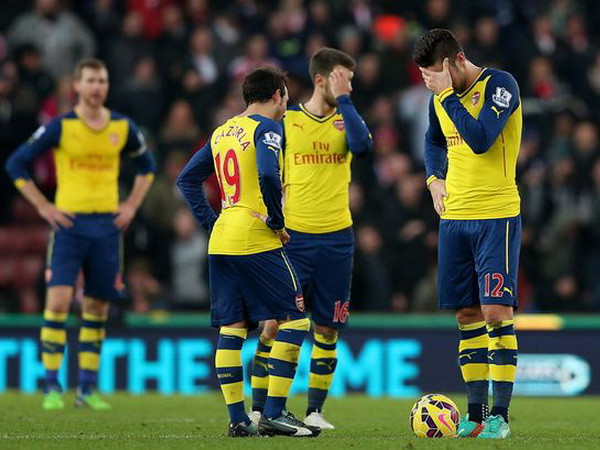 Premier League: Thêm một mùa giải "vứt đi" của các Pháo thủ? ảnh 1