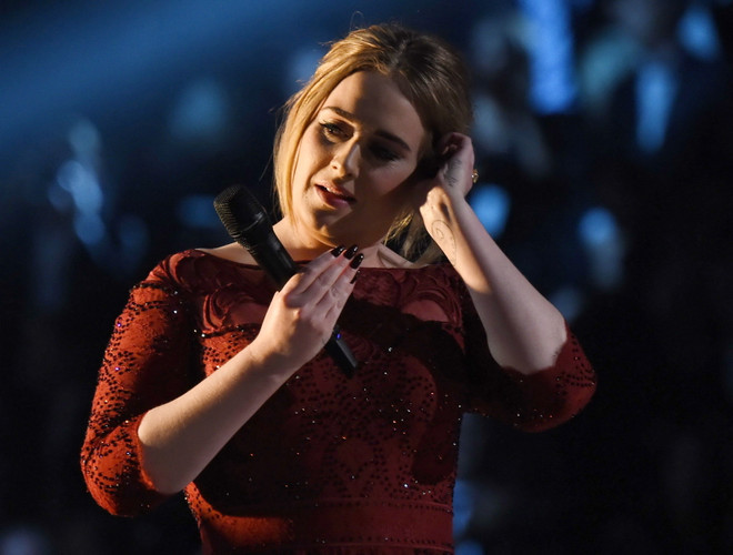 "Họa mi nước Anh" thống trị ngoạn mục đêm trao giải Brits Awards ảnh 1