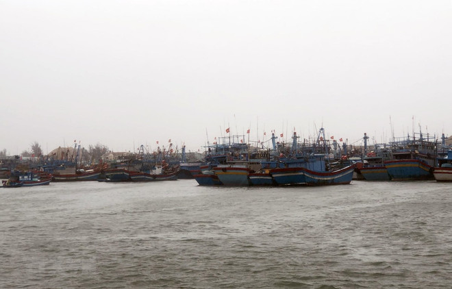 Vùng áp thấp giữa Biển Đông đã mạnh lên thành áp thấp nhiệt đới ảnh 1