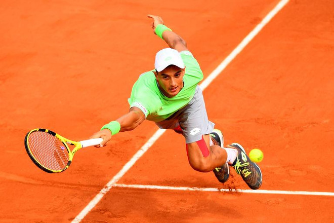 Antoine Hoang gây bất ngờ khi đánh bại Verdasco. (Nguồn: Baseline) Tay vợt gốc Việt tiếp tục gây sốc tại Roland Garros 2019 ảnh 1
