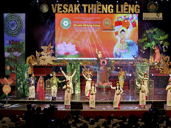 Đêm "Vesak thiêng liêng" gửi lời chúc phúc đi muôn nơi ảnh 1