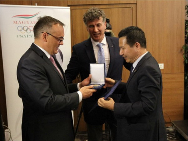 Người Hungary gốc Việt được tặng huy chương thể thao ảnh 1