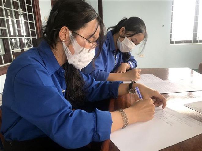 Nhiều cán bộ y tế, thanh niên tình nguyện lên đường hỗ trợ tuyến đầu ảnh 1