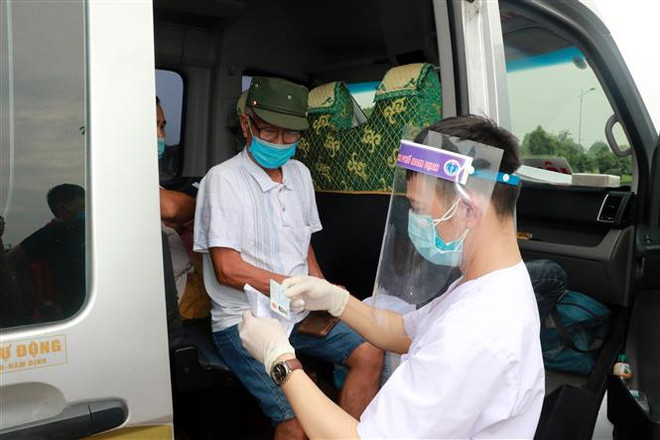 Nghiên cứu, xem xét kiến nghị ưu tiên tiêm vaccine COVID-19 cho lái xe ảnh 1