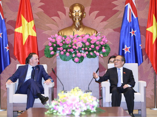 Chủ tịch Quốc hội Nguyễn Sinh Hùng tiếp Thủ tướng New Zealand ảnh 1