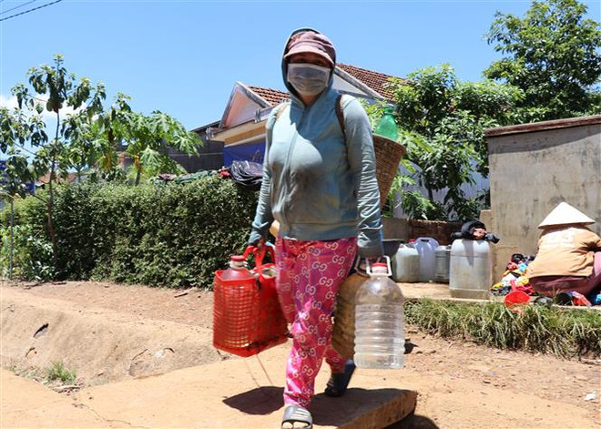 Bắc Bộ và Trung Bộ ngày nắng nóng gay gắt, có nơi trên 38 độ C ảnh 1