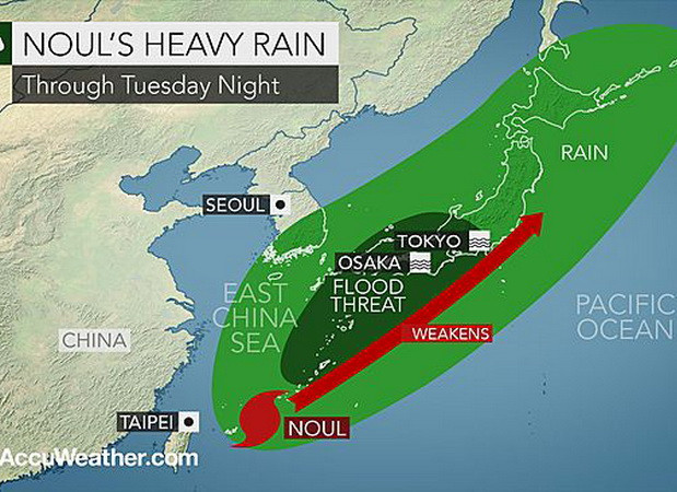 Bão Noul đổ bộ miền Nam Nhật Bản, làm sóng biển dâng cao ảnh 1