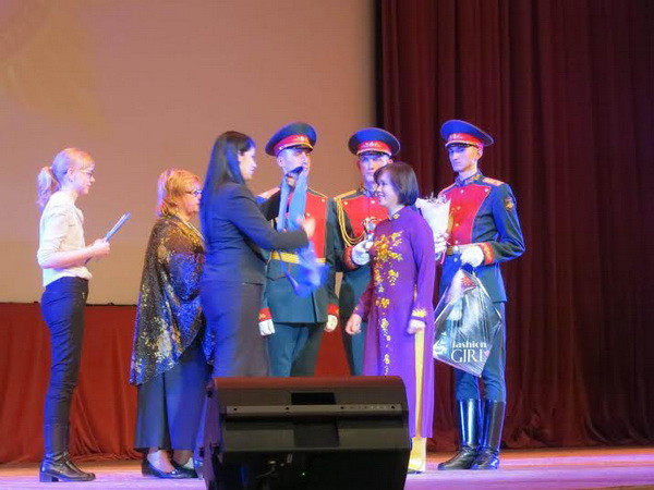 Một phụ nữ Việt Nam được trao giải thưởng Bồ câu bạc của Nga ảnh 1