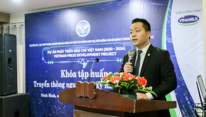 Khai mạc khóa tập huấn 'Truyền thông nguy cơ và kỹ năng viết báo' ảnh 1