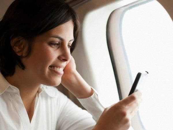 Mỹ bỏ lệnh cấm dùng thiết bị di động trên máy bay ảnh 1