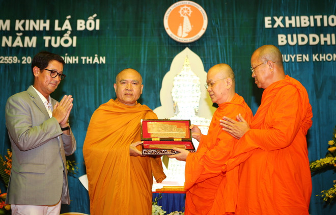 Triển lãm bản kinh Phật cổ trên lá bối 2.000 năm tuổi tại Huế ảnh 1