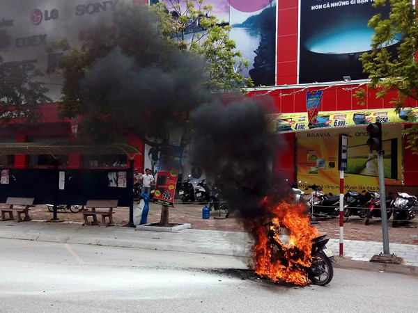 Xe máy Yamaha Exciter GP đang lưu thông bất ngờ bốc cháy ảnh 1