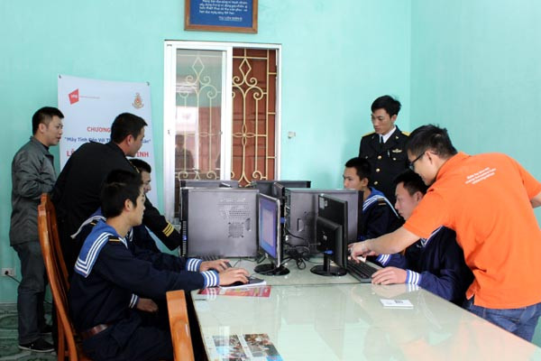 Triển khai chương trình "Máy tính đến với thanh niên Hải quân" ảnh 2