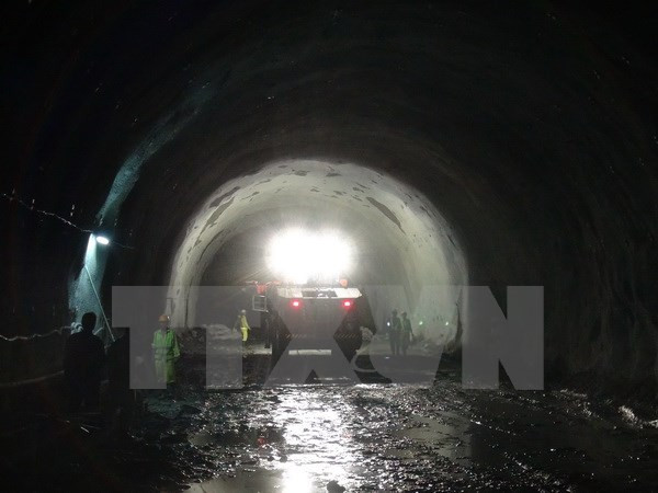 Hơn 4.000 tỷ đồng đầu tư xây dựng hầm đường bộ qua đèo Cù Mông ảnh 1