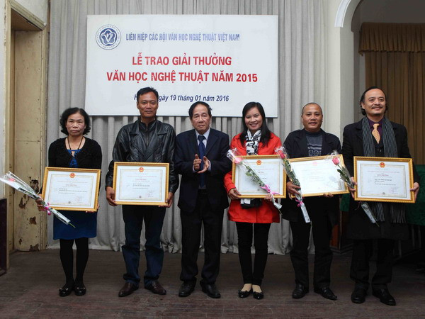 Trao tặng Giải thưởng Hồ Chí Minh về văn học, nghệ thuật ảnh 1