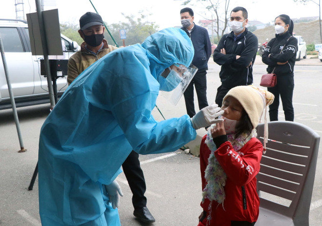 Hà Tĩnh: 381 giáo viên và học sinh dương tính với SARS-CoV-2 ảnh 1