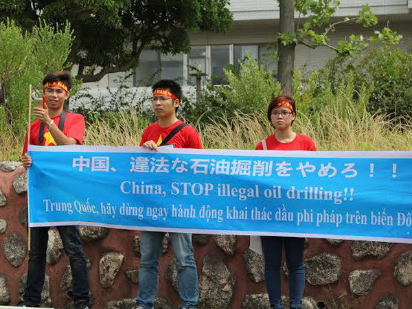 Người Việt tại Fukuoka biểu tình hòa bình phản đối Trung Quốc ảnh 2