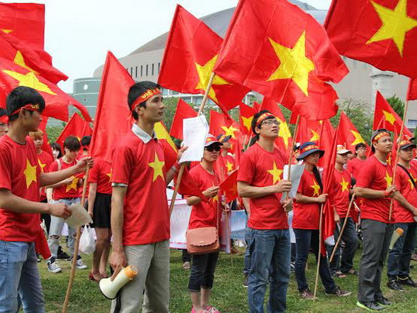 Người Việt tại Fukuoka biểu tình hòa bình phản đối Trung Quốc ảnh 1